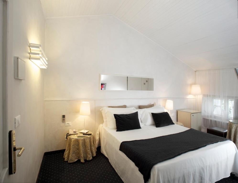 Hotel Clocchiatti Next Удине Стая снимка