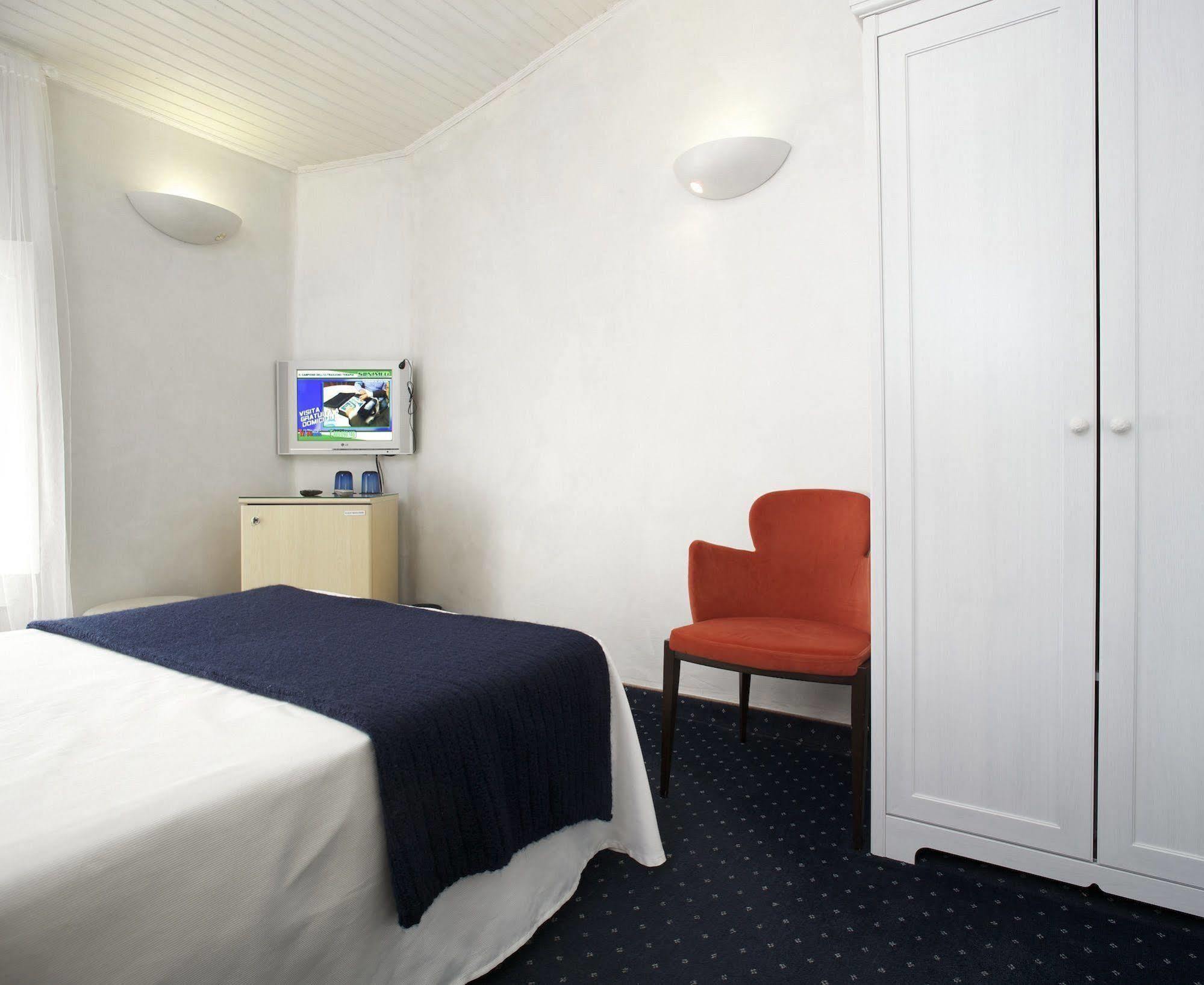 Hotel Clocchiatti Next Удине Екстериор снимка